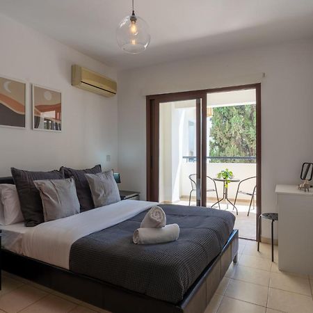 Mia 1-Bedroom Apartment In Ларнака Екстериор снимка