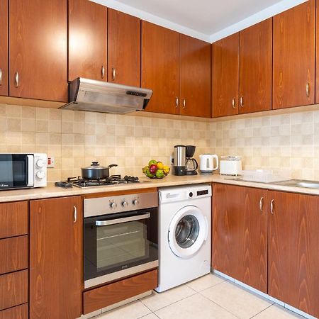 Mia 1-Bedroom Apartment In Ларнака Екстериор снимка
