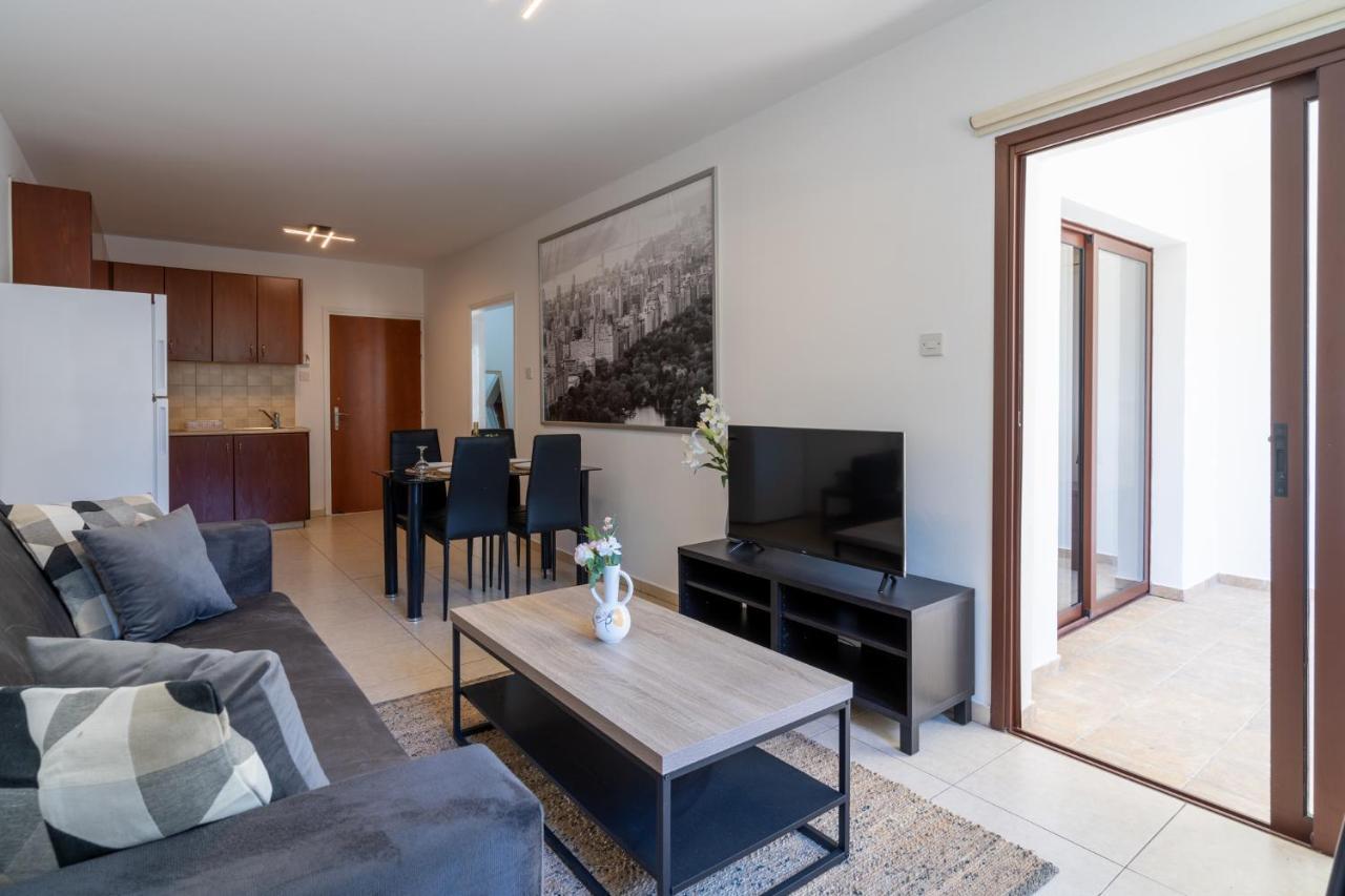 Mia 1-Bedroom Apartment In Ларнака Екстериор снимка