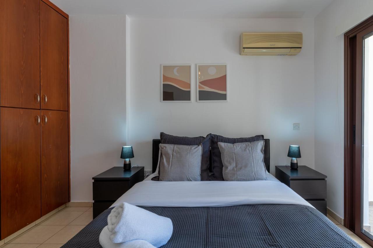 Mia 1-Bedroom Apartment In Ларнака Екстериор снимка