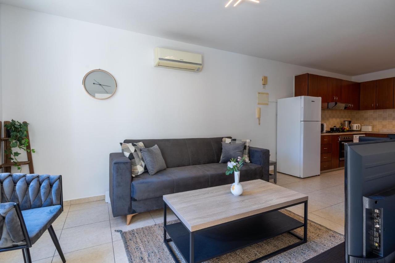 Mia 1-Bedroom Apartment In Ларнака Екстериор снимка