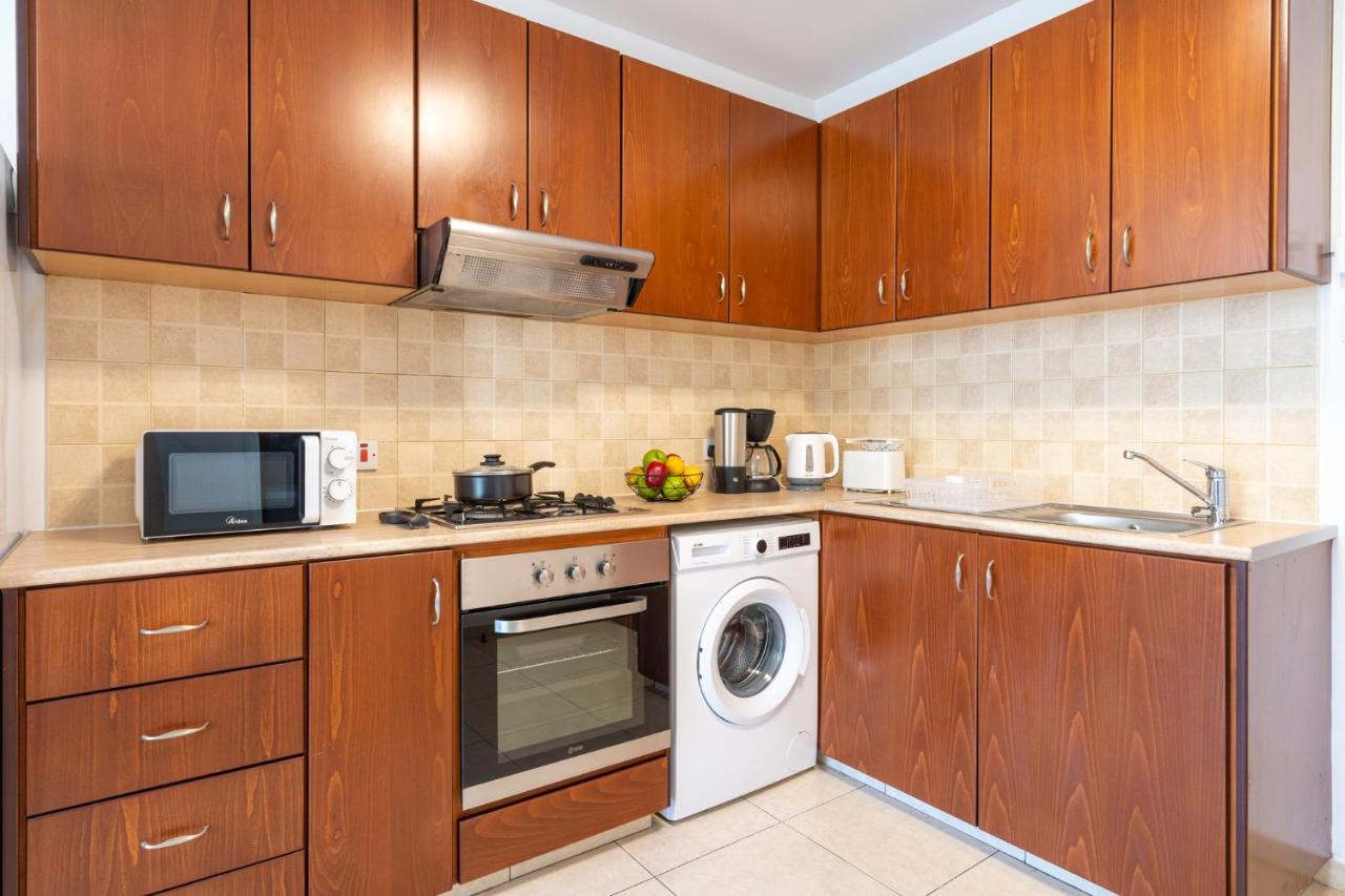 Mia 1-Bedroom Apartment In Ларнака Екстериор снимка